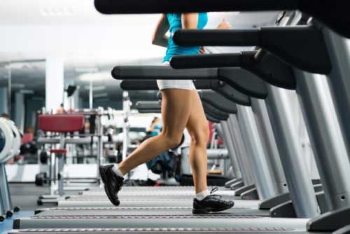 زانو و پاها هنگام ورزش با تردمیل